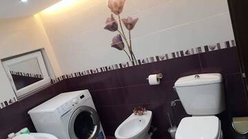 Фото номера Номер Делюкс с кроватью размера «king-size» Гостевой дом Vila Perla Govorei г. Бэиле-Говора 16